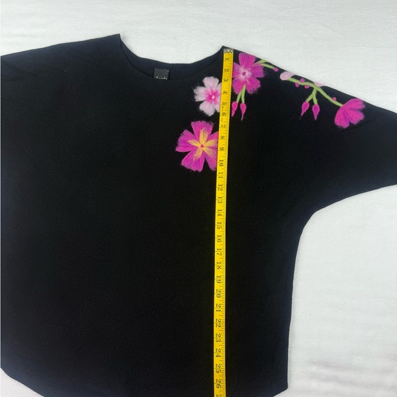 Aaeda Black Sweater with Pink Floral Embroidery Size 1X - Picture 4 of 10